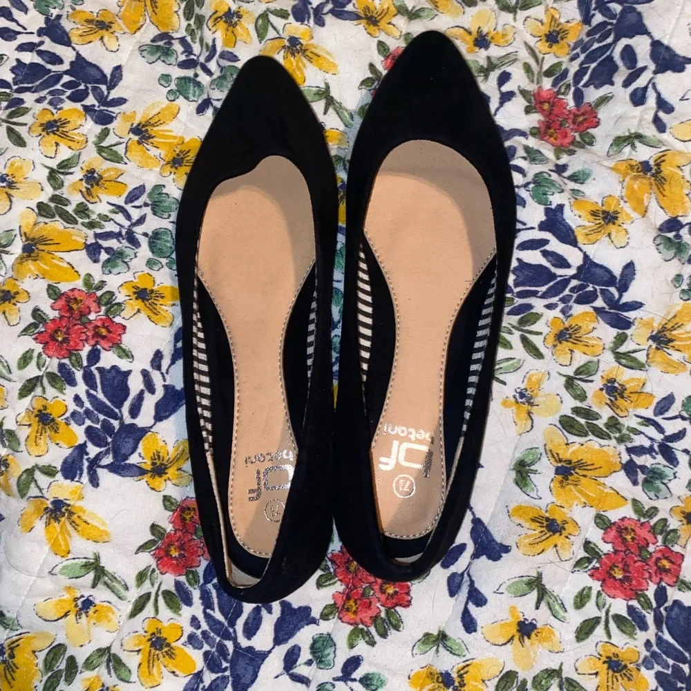 Women's Faux Suede Pointed-Toe Flats, sz 7.5